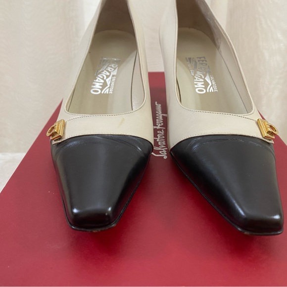 👠 Salvatore Ferragamo Two tone Pumps👠 - Picture 3 of 9